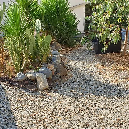 Apartman With Garden *