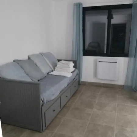 With Garden شقة *