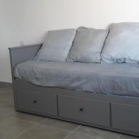 With Garden شقة *